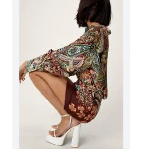 Nasty Gal Brien Paisley Print boho mini shift Dress with bell sleeves size 6 - Picture 3 of 13